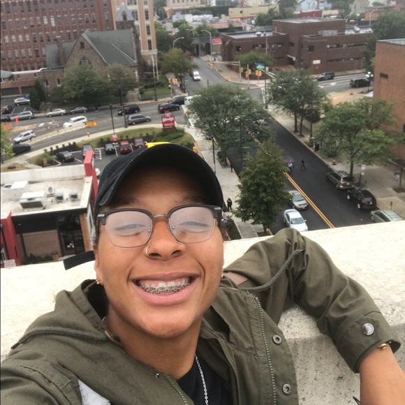 Meet your Posher, Sharita - Picture 1 of 1